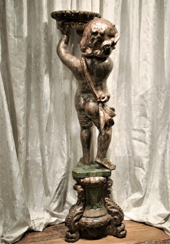 Objet de décoration Colonne Piédestal - Putto porte torchère  en bois argenté, Venise 18e siècle